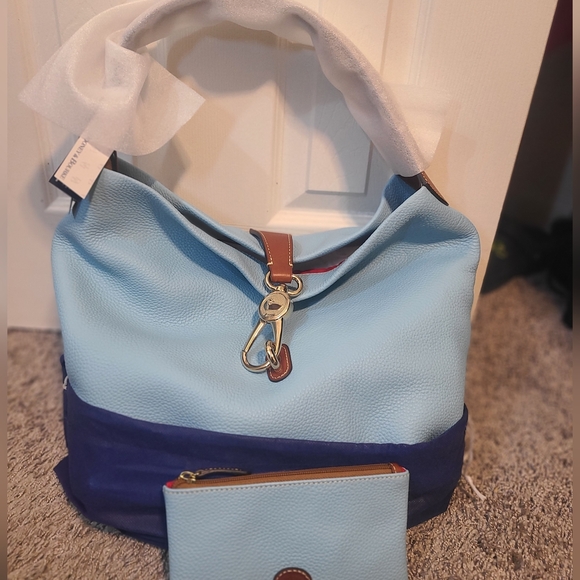 Dooney & bourke logo lock shoulder bag - Picture 2 of 5